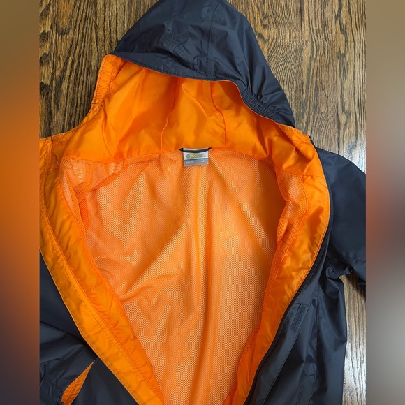 Like new lightweight youth rain jacket by Columbia - Picture 3 of 3